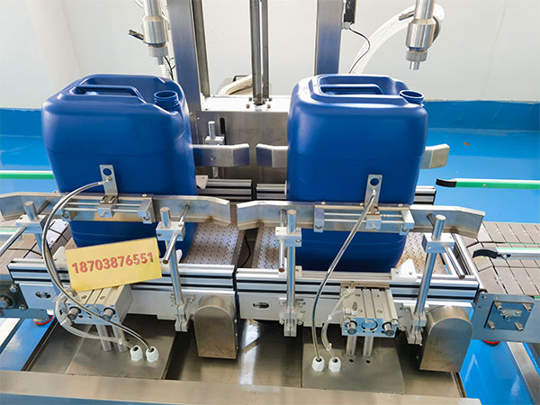大型稱重灌裝生產線細節圖